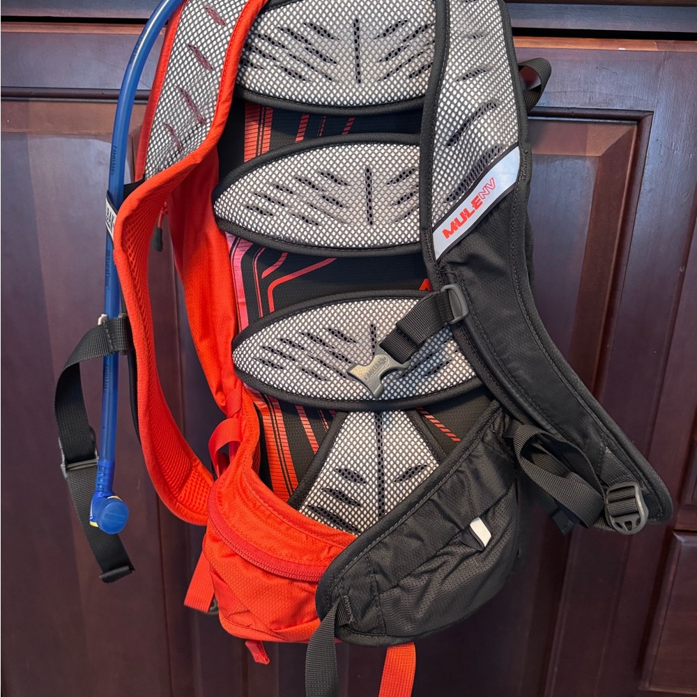 CamelBak Mule XV 3L Hiking Hydration Backpack - Picture 5 of 9